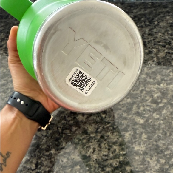30 oz YETI tumbler - Picture 3 of 3